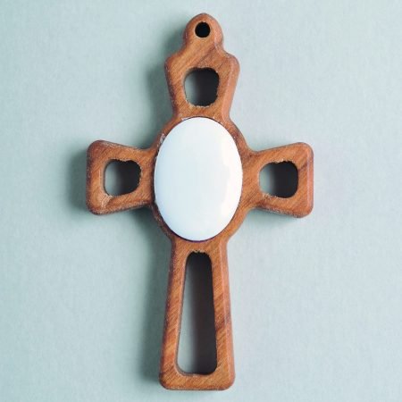 Colgante cruz de madera