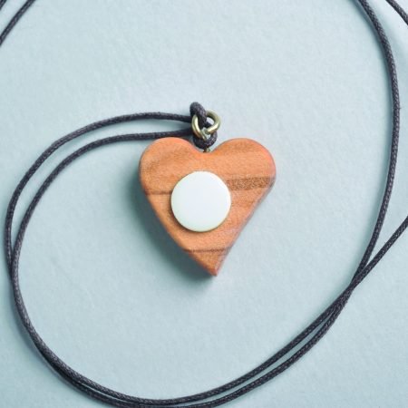 Colgante corazón en madera