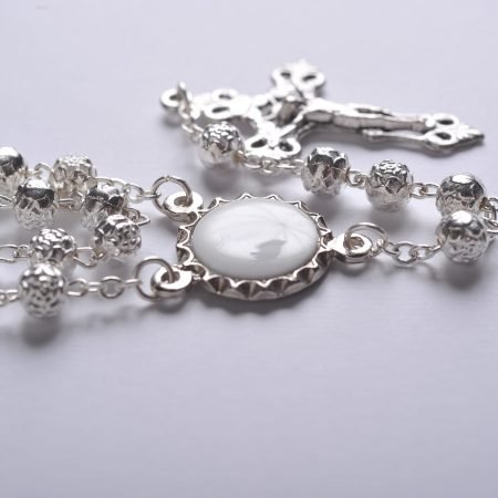 Detalle de corona de metal