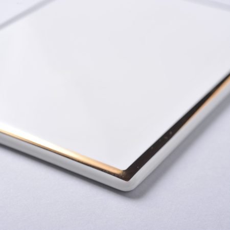 Detalle de alambre rectangular dorado de 3,5 mm