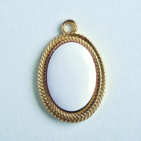 Precioso Oro Ovalado Bordado